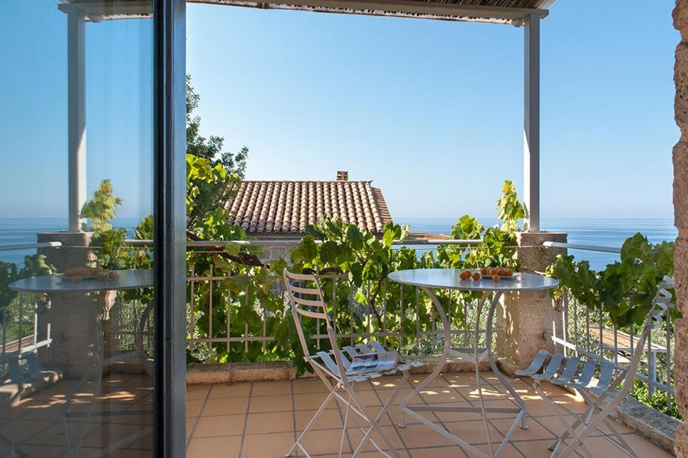 Notos Hotel Kardamili Bagian luar foto