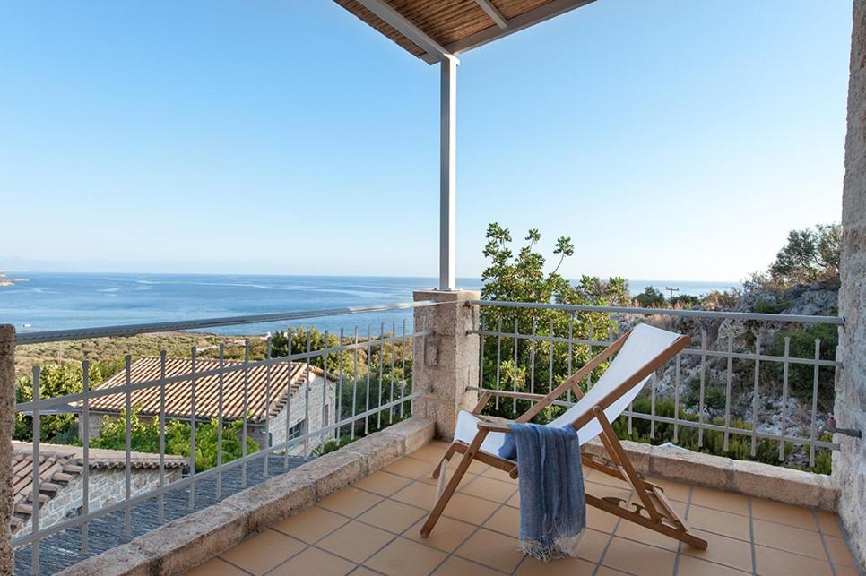 Notos Hotel Kardamili Bagian luar foto