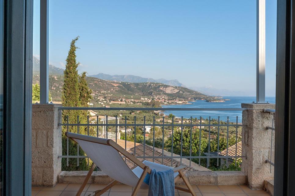 Notos Hotel Kardamili Bagian luar foto