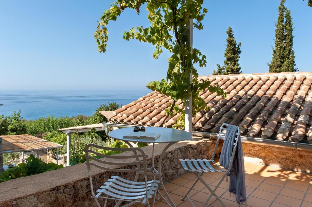 Notos Hotel Kardamili Bagian luar foto