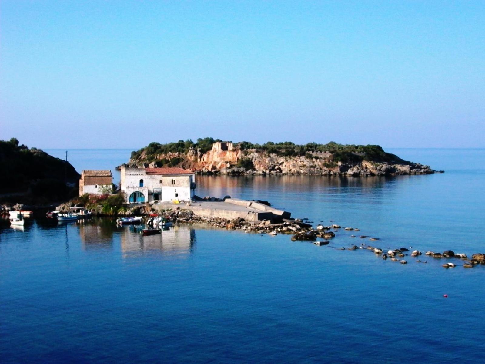 Notos Hotel Kardamili Bagian luar foto