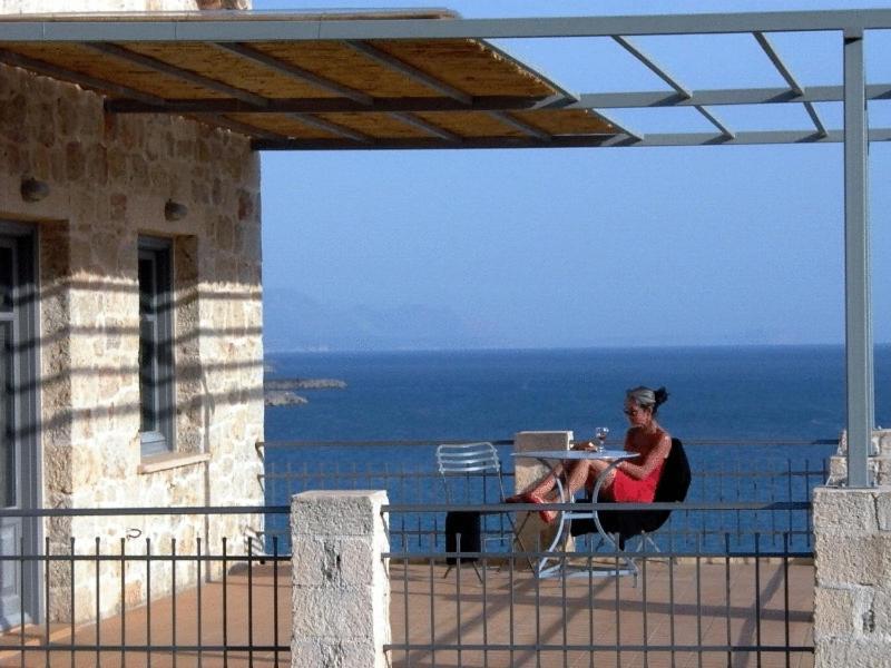 Notos Hotel Kardamili Bagian luar foto